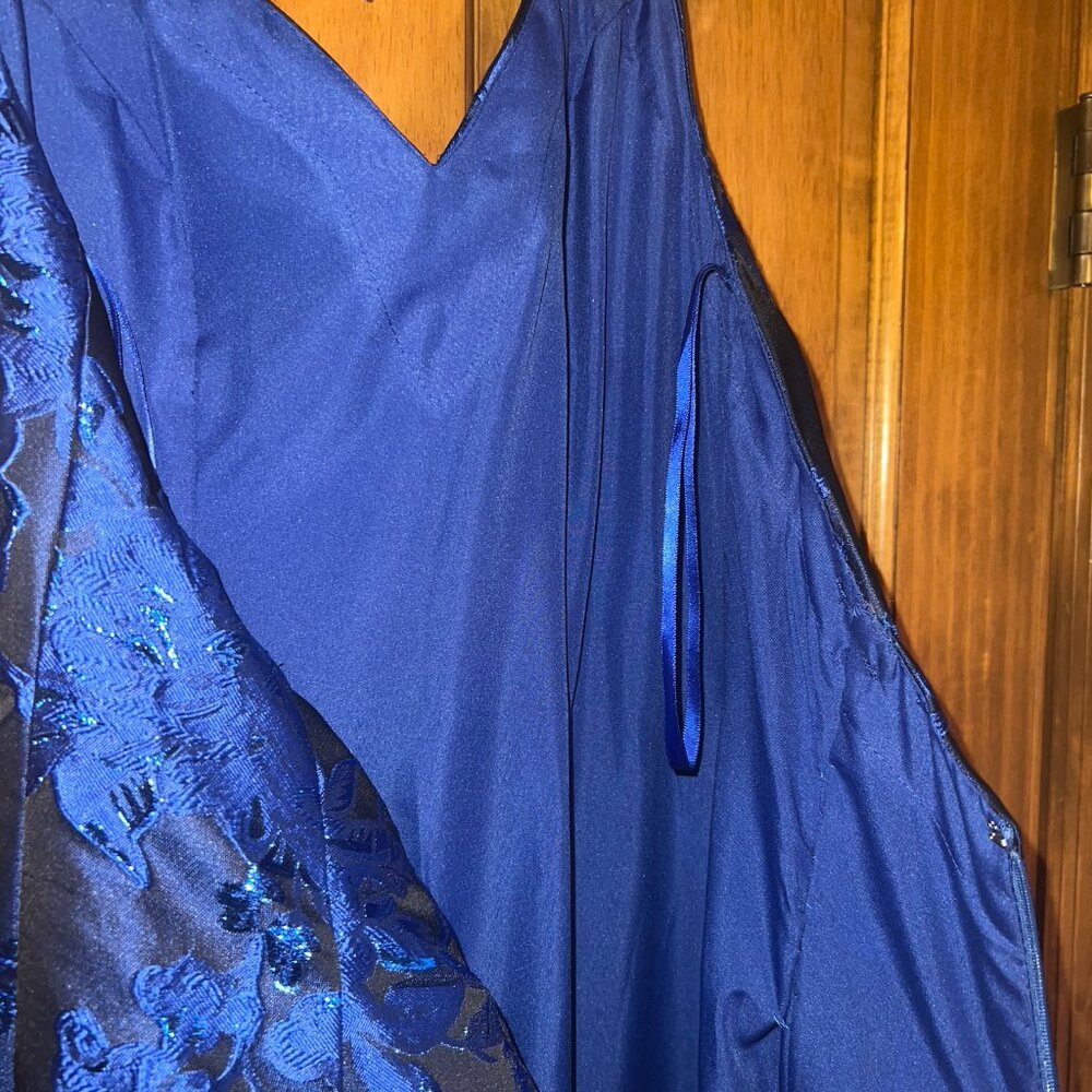 Beautiful Royal Blue Mermaid Prom Dress With Appliques by Halter